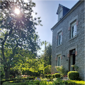 Façade sud et cerisier